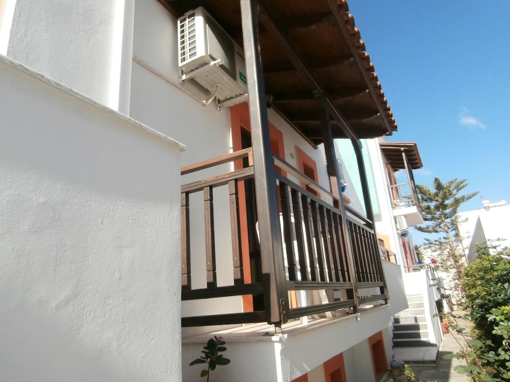 Creta Mar-Gio Aparthotel Малиа Екстериор снимка