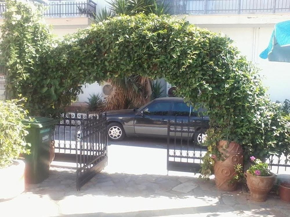 Creta Mar-Gio Aparthotel Малиа Екстериор снимка